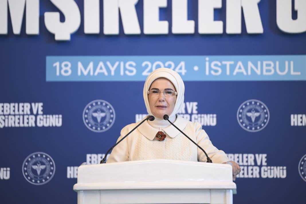 Emine Erdoğan İstanbul’da hemşire ve ebelerle bir araya geldi 9